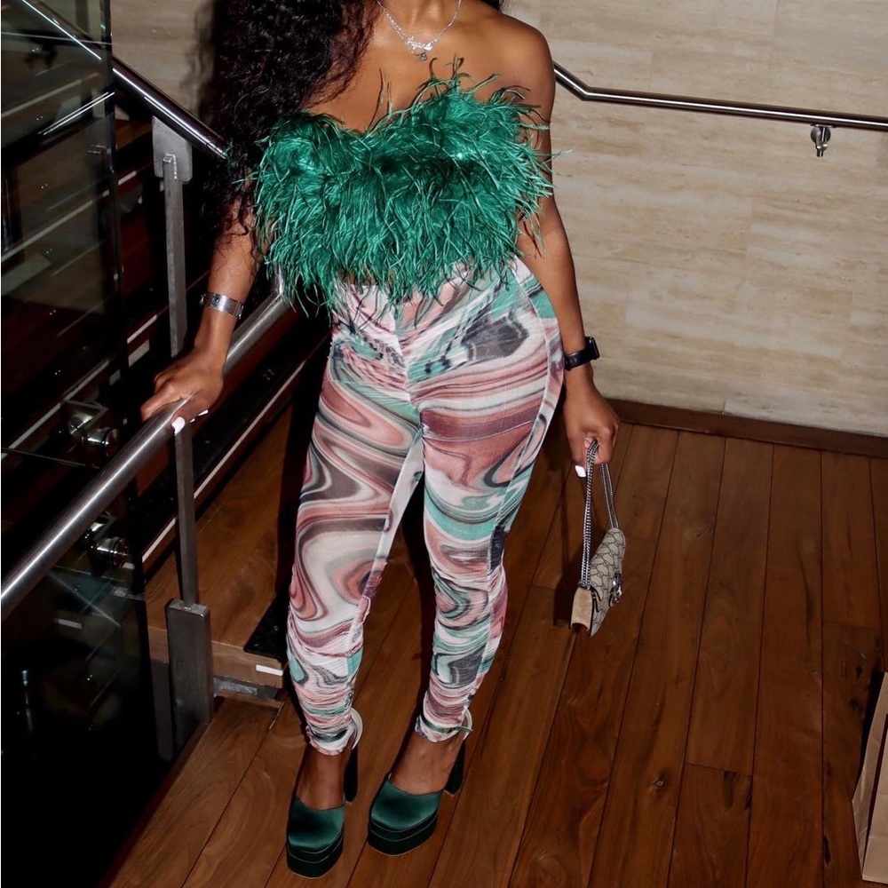 Two piece feather crop set